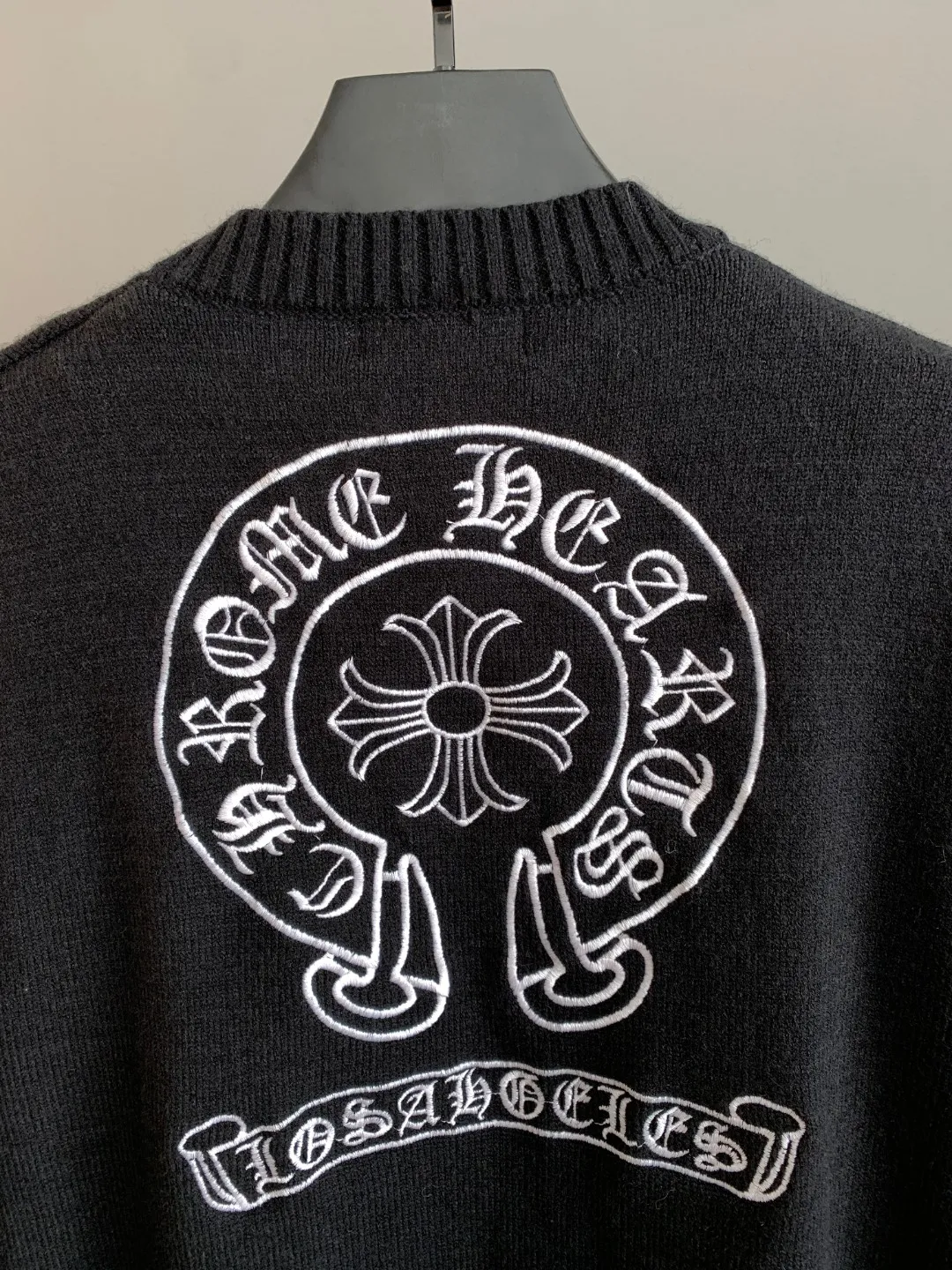 P370 High quality (photo directly without any editing) Chrome Hearts crew neck sweater Classic one-piece woven yarn jacquard craft Customized wool blend material Delicate and soft touch Can directly contact the skin Let the warm yarn change into a delicate texture Craft 1: Jacquard tissue imported from Germany Precisely control the arrangement and interweaving of yarns Carefully interweave jacquard artistic pattern inlays on the loom to make the fabric more vivid and three-dimensional Craft 2: Use towel embroidery craft A traditional hand-made embroidery technology that uses stitches to embroider. It is completed by changing the hooking action of a special machine head, and the coils are interlocked one by one, thus bringing about a towel-like texture and effect. Process 3: Curved thread structure. By changing the stitching method and the arrangement of yarns during the knitting process, the yarns show a curved distribution in the fabric. Process 4: Softening and deodorizing process of garment washing water. Deep cleaning and deodorizing of clothes through professional washing equipment and specific detergents. Improve the feel and appearance of clothing Fit: Loose fit Unisex Size: S M L XL XXL
